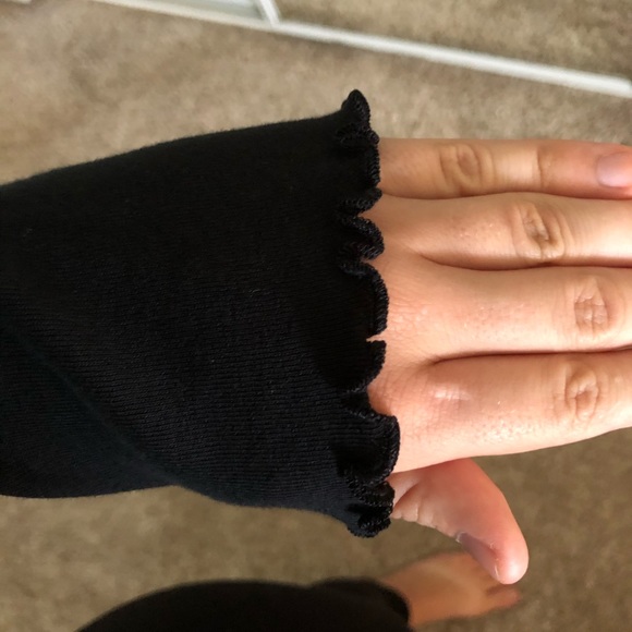 Black Long Sleeve Crop Top - Picture 3 of 4